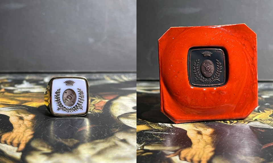 Anello chevaliere inciso a sigillo su agata stratificata e ceralacca di prova 