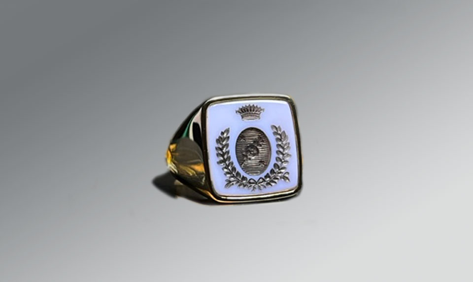Immagine finale dell'anello chevaliere inciso da Stefania Nicastro Incisioni